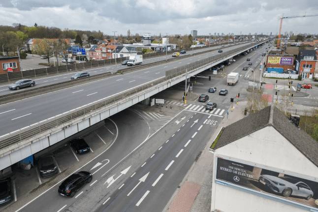 Dronebeeld van het A12 viaduct in Wilrijk