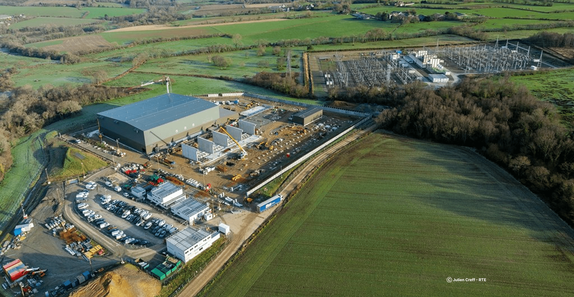 Overhead perspective of a sizable industrial facility, highlighting its structure and nearby environment.