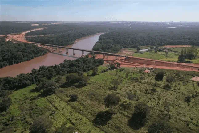 This image shows the Rio Vermelho Railway Bridge located in Rondonópolis, Mato Grosso, Brazil.