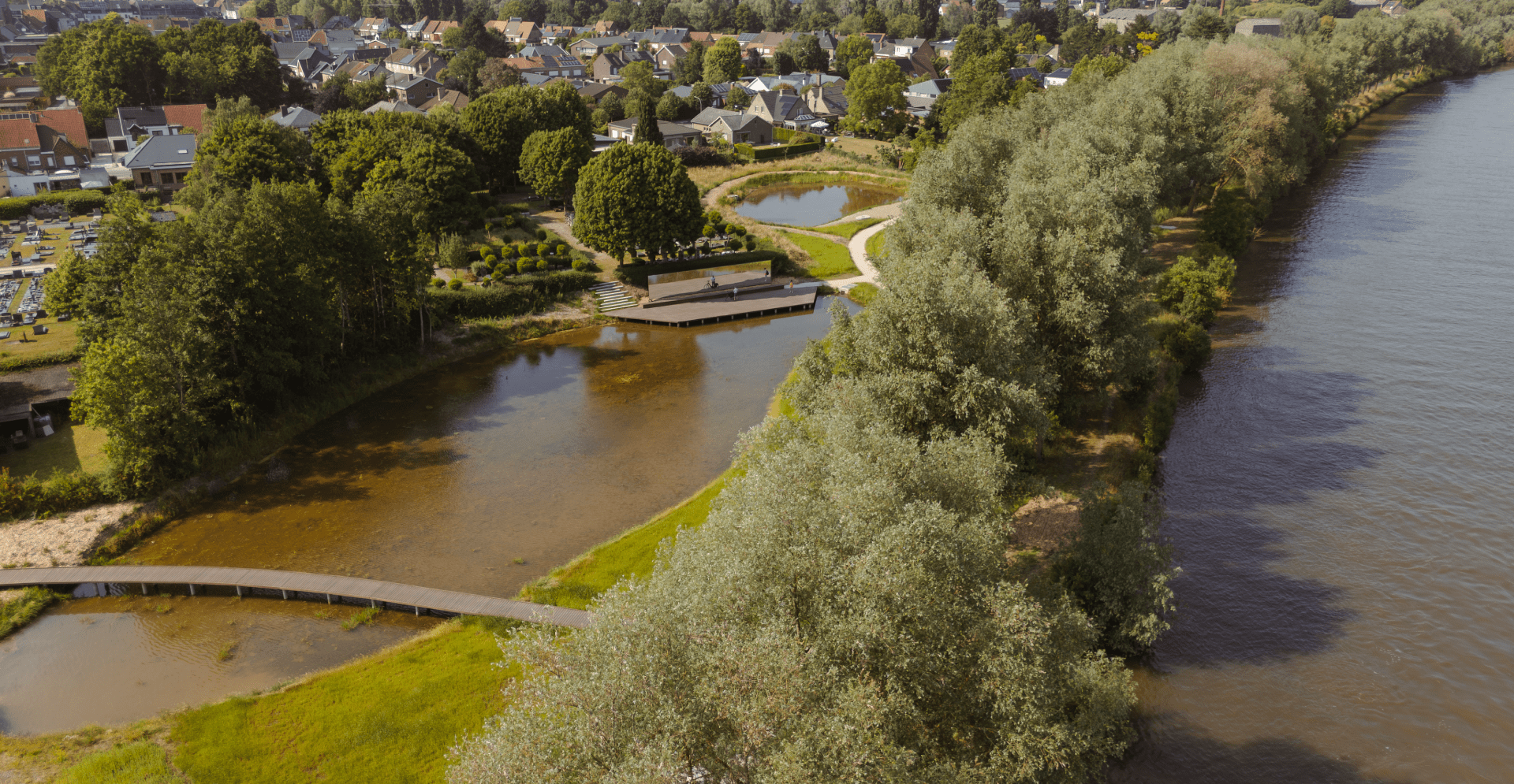 Bissegem Plage à Courtrai, une oasis de verdure avec une impressionnante œuvre d’art miroir