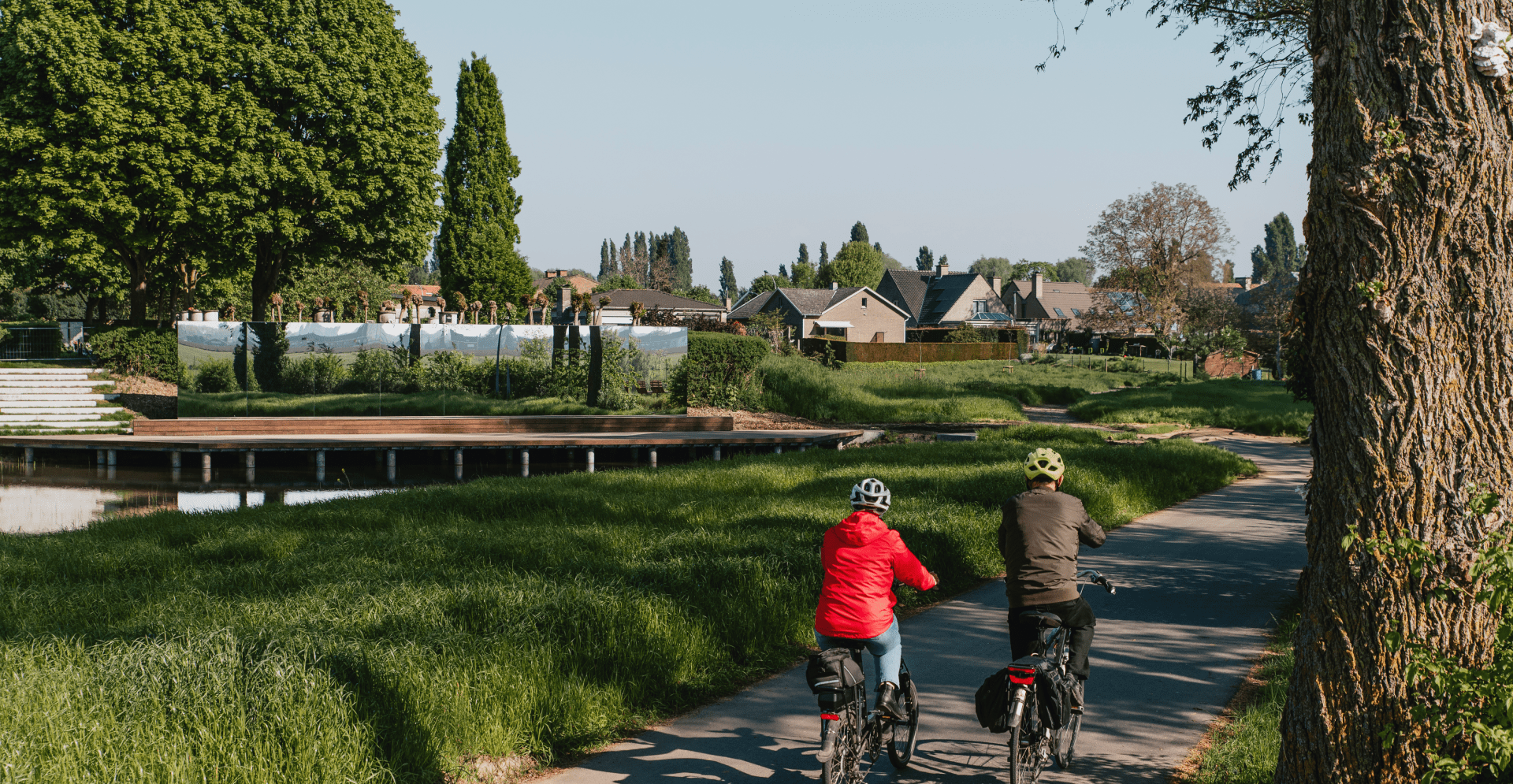 Bissegem Plage in Kortrijk, een groene oase met een indrukwekkend spiegelkunstwerk