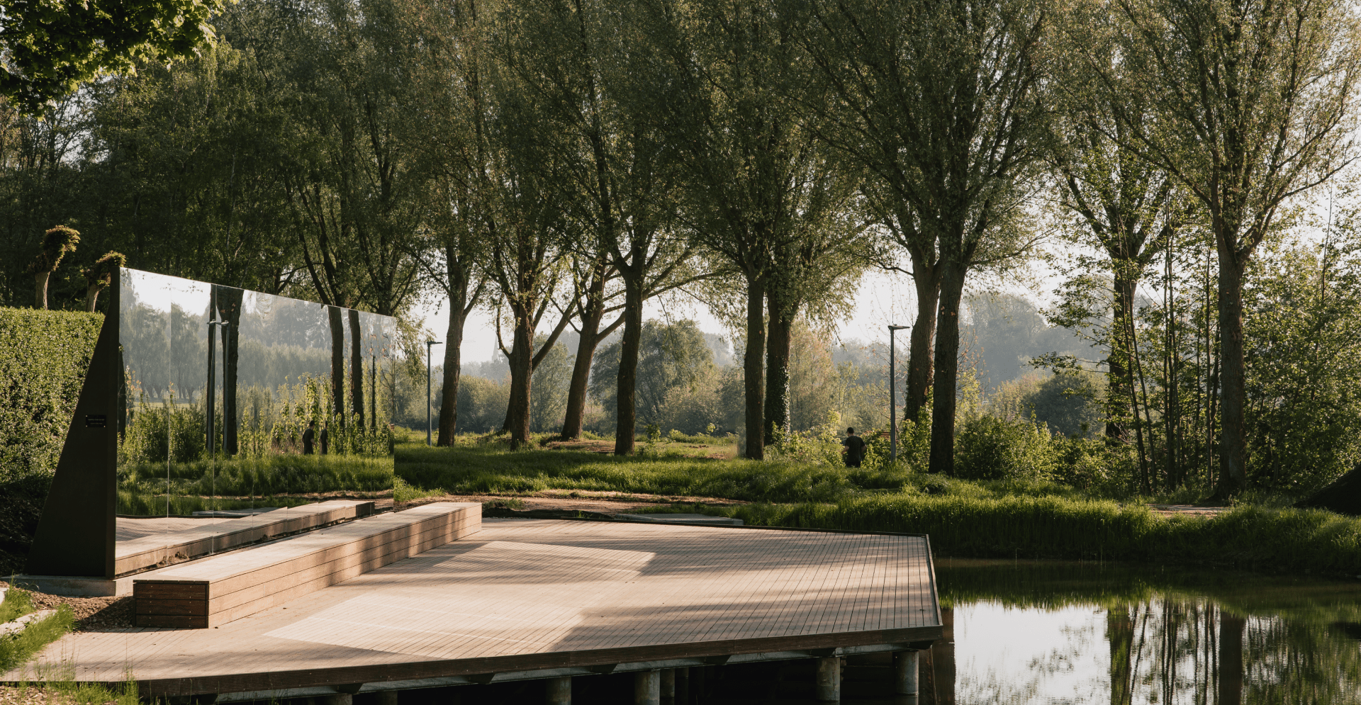 Bissegem Plage in Kortrijk, een groene oase met een indrukwekkend spiegelkunstwerk