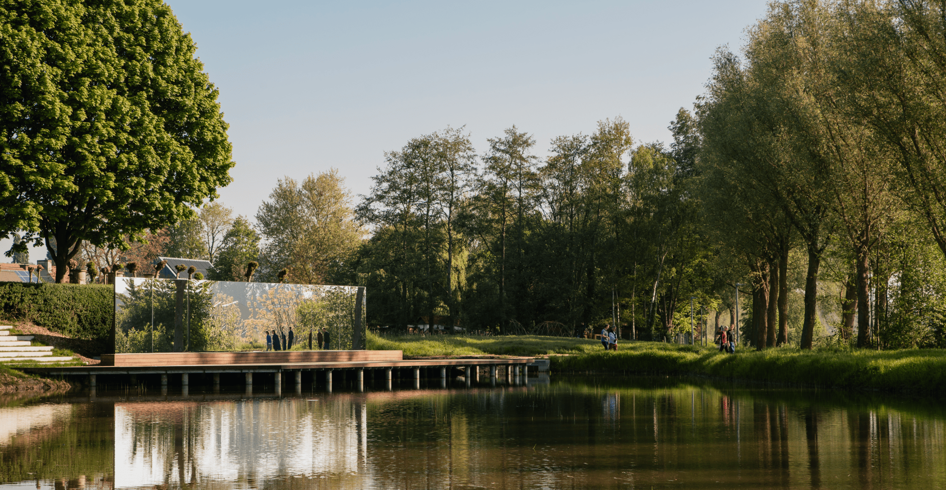 Bissegem Plage in Kortrijk, een groene oase met een indrukwekkend spiegelkunstwerk 
