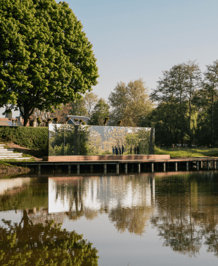 Bissegem Plage in Kortrijk, een groene oase met een indrukwekkend spiegelkunstwerk 