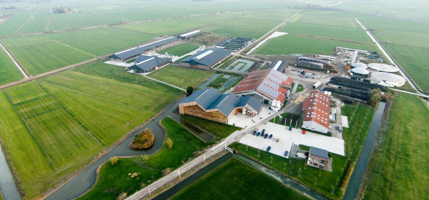Luchtfoto van de proefboerderij Dairy campus Leeuwarden