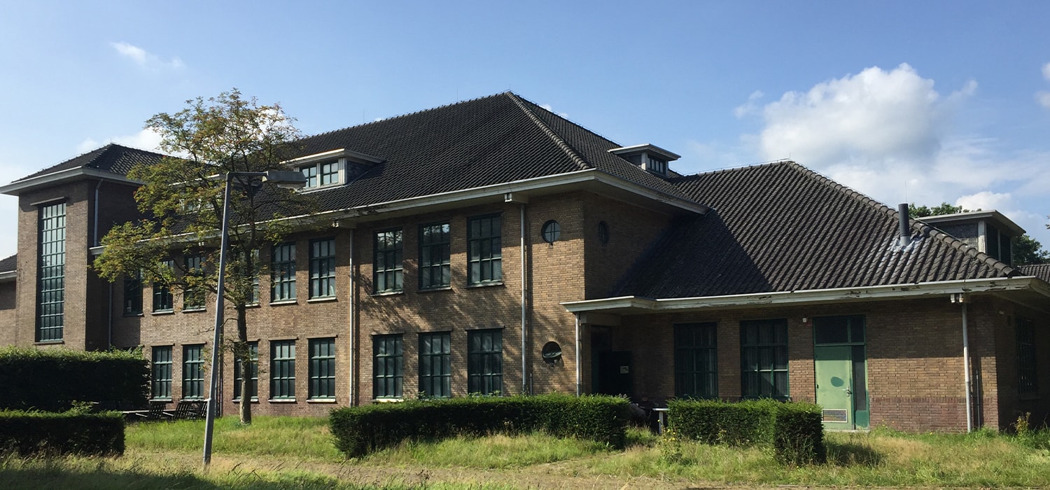 Gebouw op voormalig defensieterrein in Crailo