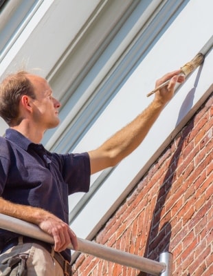 Schilder aan het werk